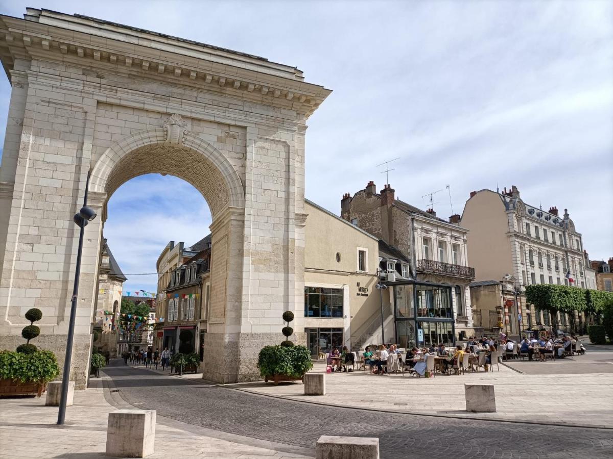 Nevers A La Porte De Paris Экстерьер фото